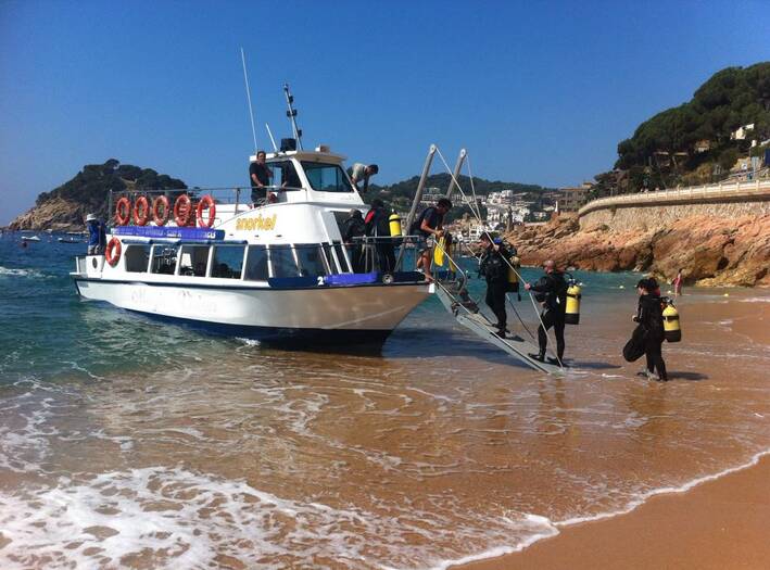 Commercial_Snorkelling_Day_Cruiser_Fishing_Boat
