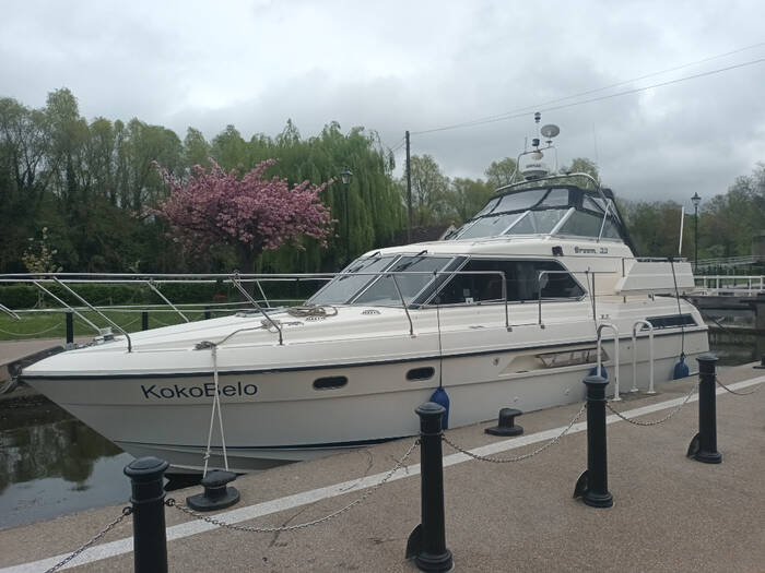 Broom 33